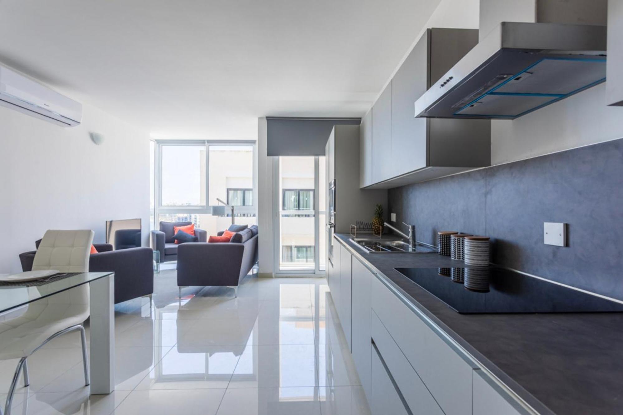 Apartamento Bnbnova - Lovely Saint Julian With Terrace San Julián